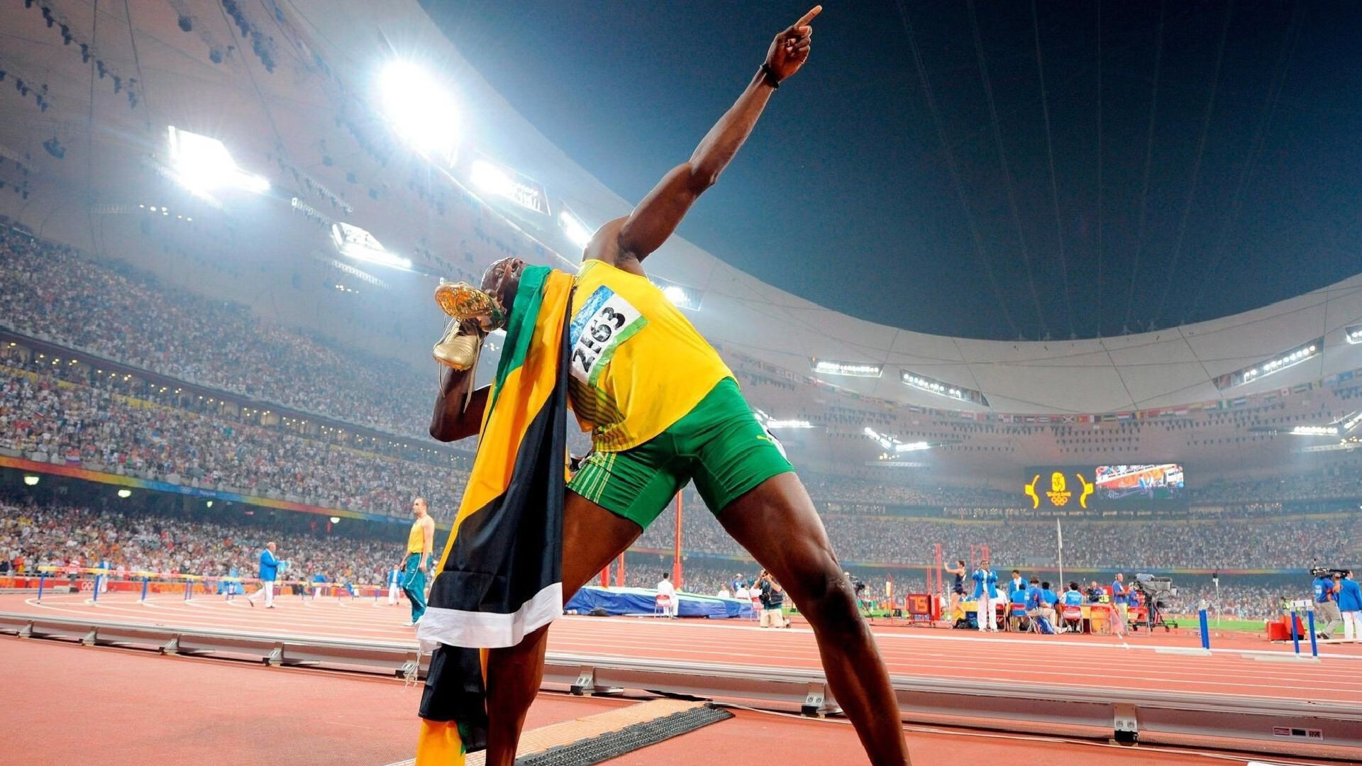 逆境中的“英雄队长”：带伤坚持，逆风翻盘，英雄队队员