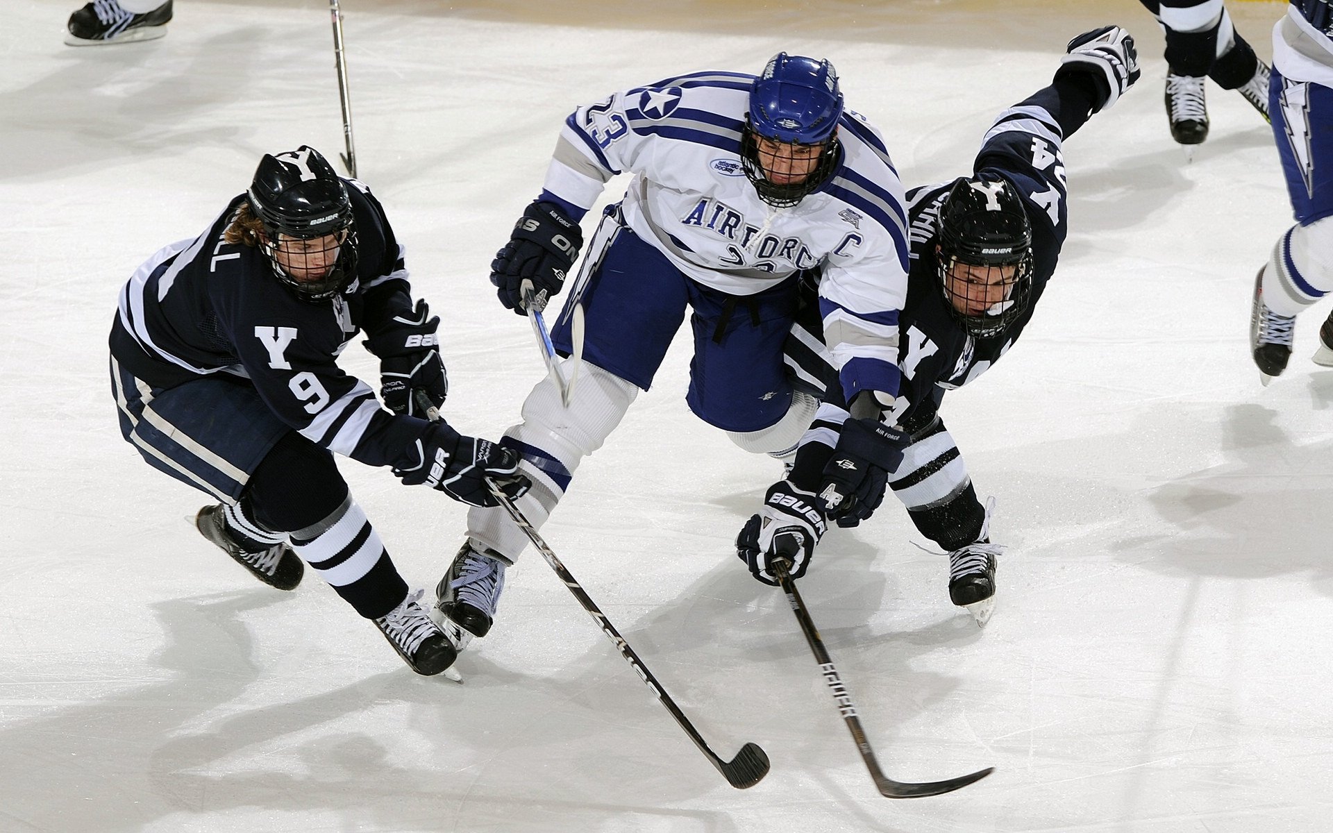 青年篮球明星比赛中展现超凡天赋，青年篮球运动员